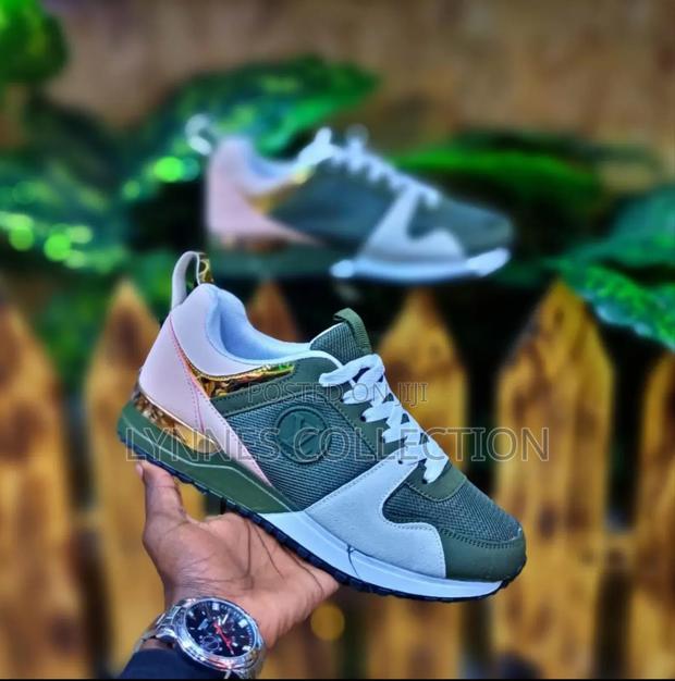 Luis Vuitton Sneakers - thumbnail 3