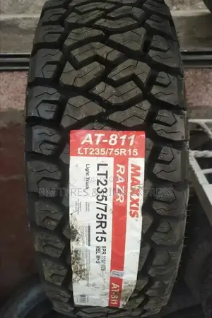 235 /75 R15 Maxxis AT 811