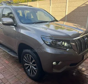 Toyota Land Cruiser Prado 2022 Gray