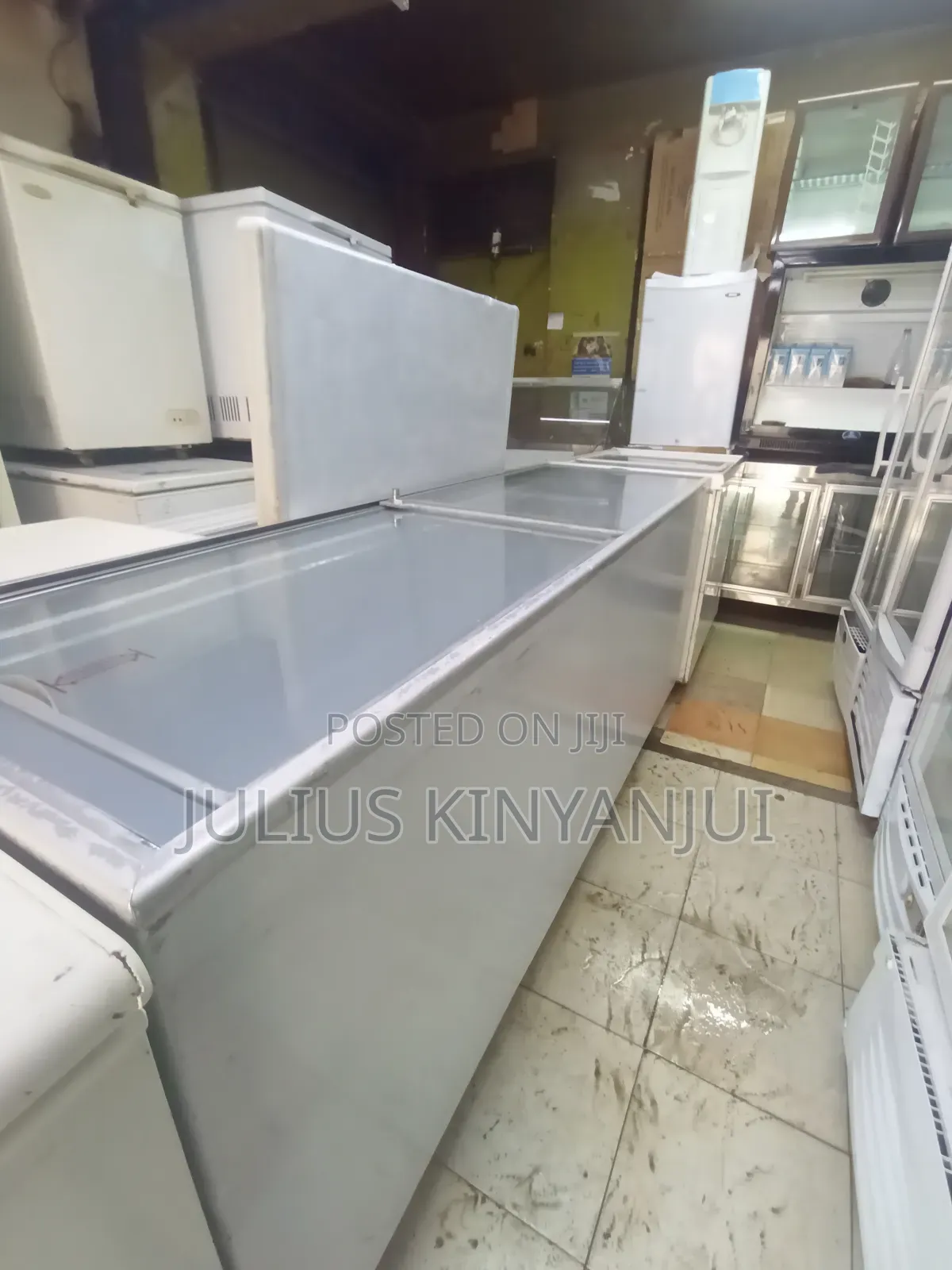 700L Display Freezer