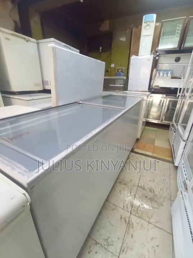 700L Display Freezer - main view