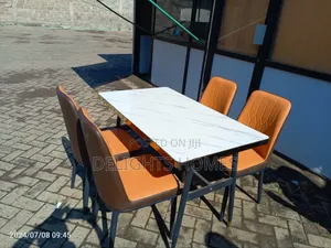 4seaters Dining Table