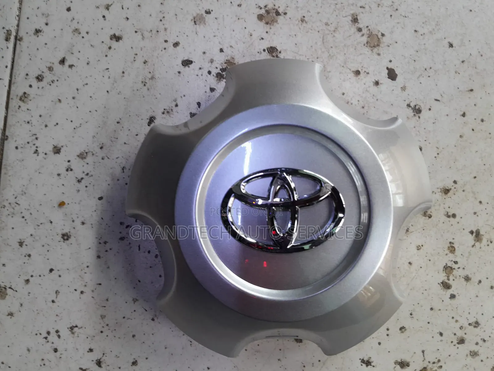 LC 200 Wheel Hub Cap<>