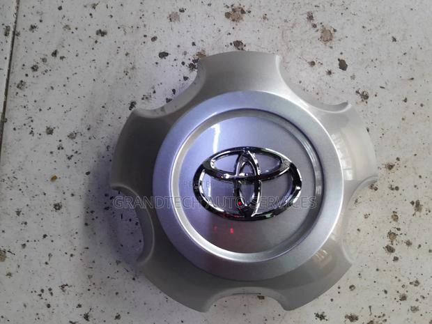 LC 200 Wheel Hub Cap<>