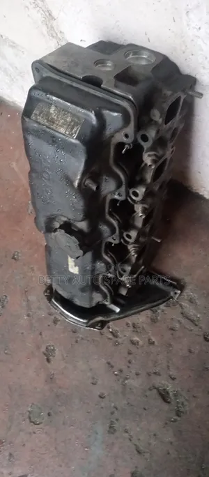 Toyota Hiace 5L Cylinder Head