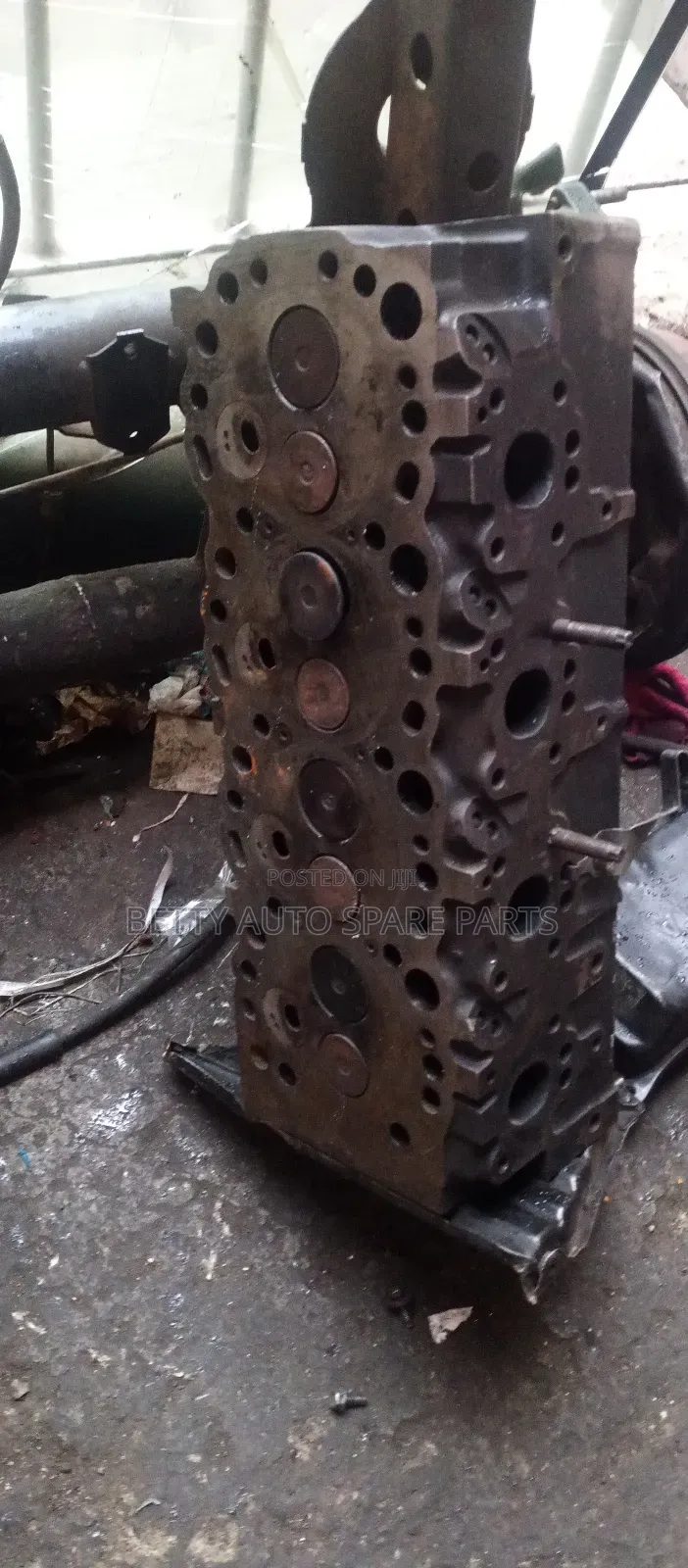 Toyota Hiace 5L Cylinder Head