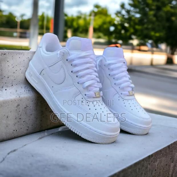 Airforce 1 White Sneakers >Airforce Sneakers - thumbnail 2