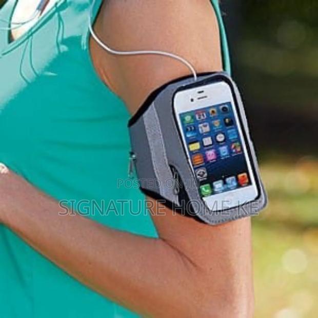 Universal Unisex Arm Band/Phone Bag - thumbnail 3