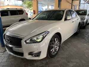 Nissan Fuga 2017 White