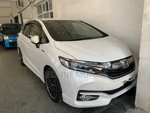 Honda Fit Shuttle 1.5 Hybrid 4WD 2017 Off white