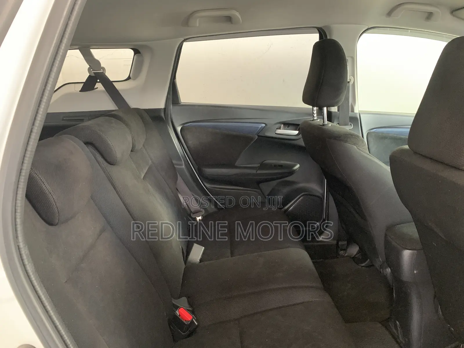 Honda Fit Shuttle 1.5 Hybrid 4WD 2017 Off white