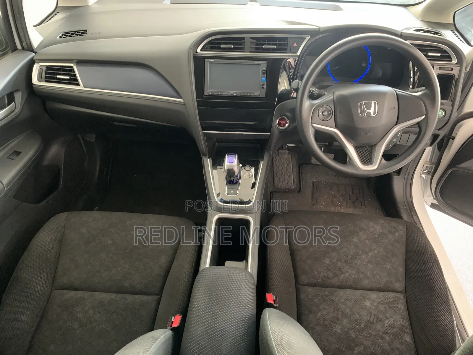 Honda Fit Shuttle 1.5 Hybrid 4WD 2017 Off white