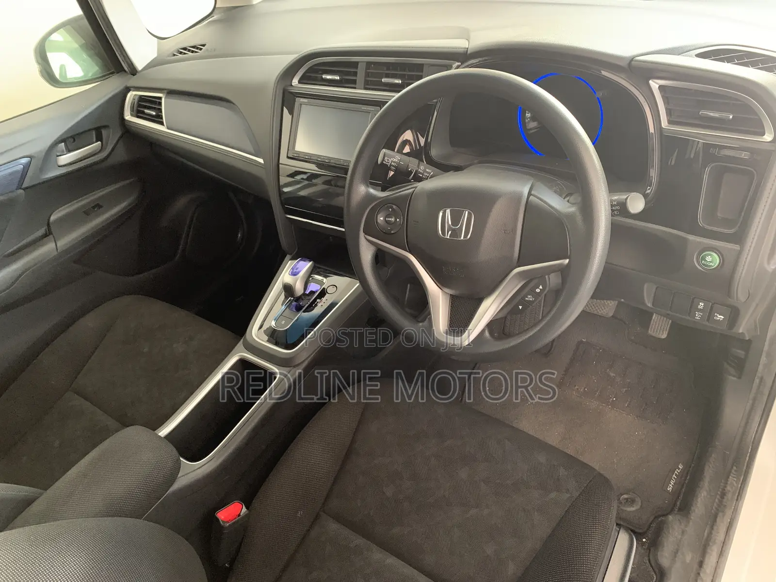 Honda Fit Shuttle 1.5 Hybrid 4WD 2017 Off white