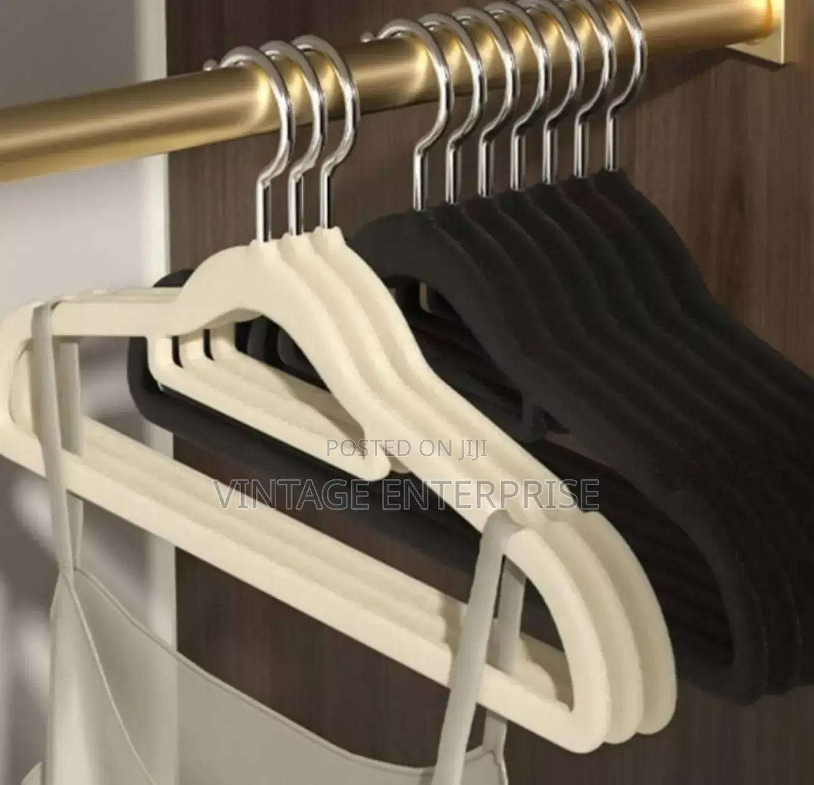 360° Rotatable Velvet Hangers (Ten Pieces)••√
