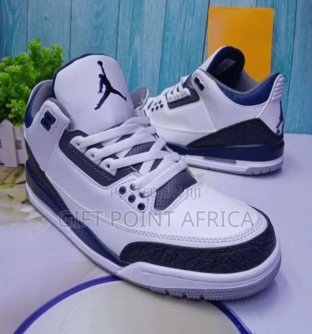 Jordan 3 Retro Sneakers