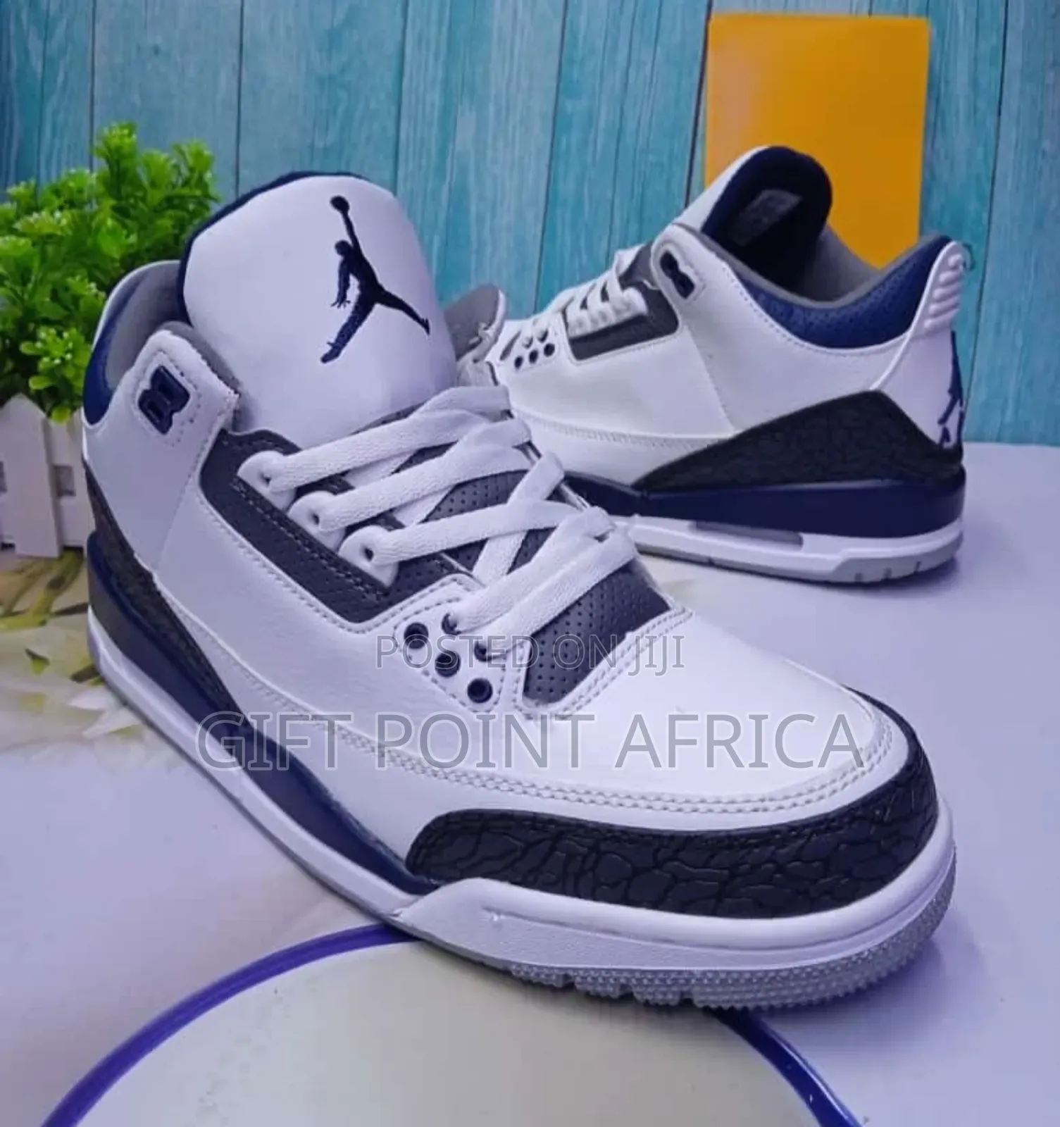 Jordan 3 Retro Sneakers