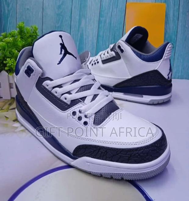 Jordan 3 Retro Sneakers - thumbnail 2