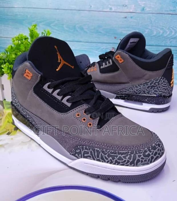 Jordan 3 Retro Sneakers