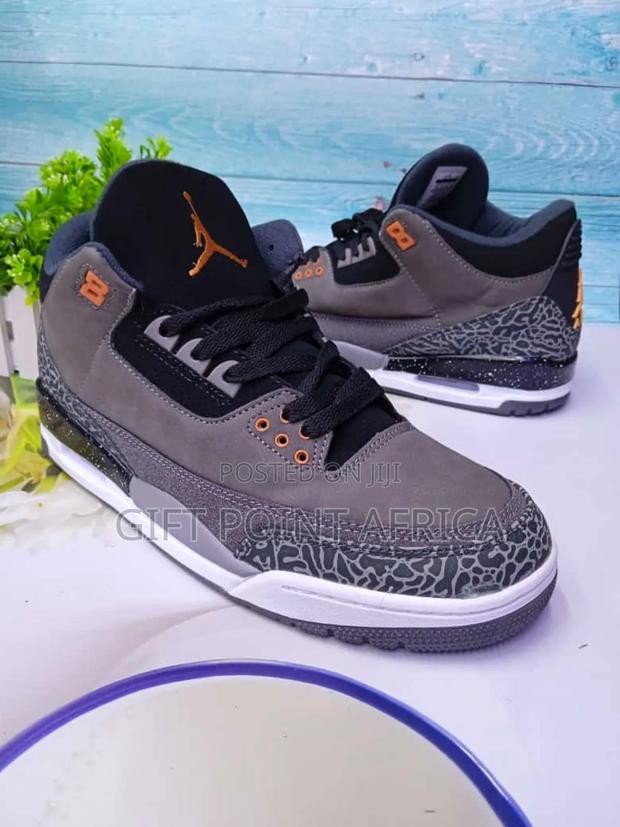 Jordan 3 Retro Sneakers - thumbnail 2