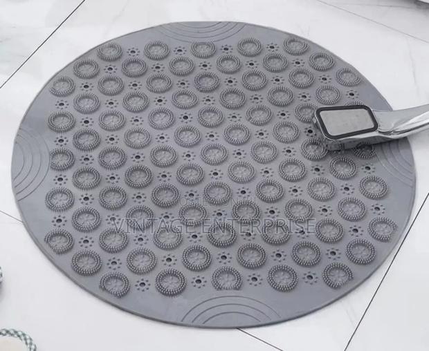 Bathroom Round Antislip Mats .  