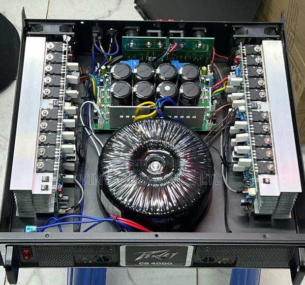 Peavey Power Amplifier : 4000 Watts Stable at 2 Ohms