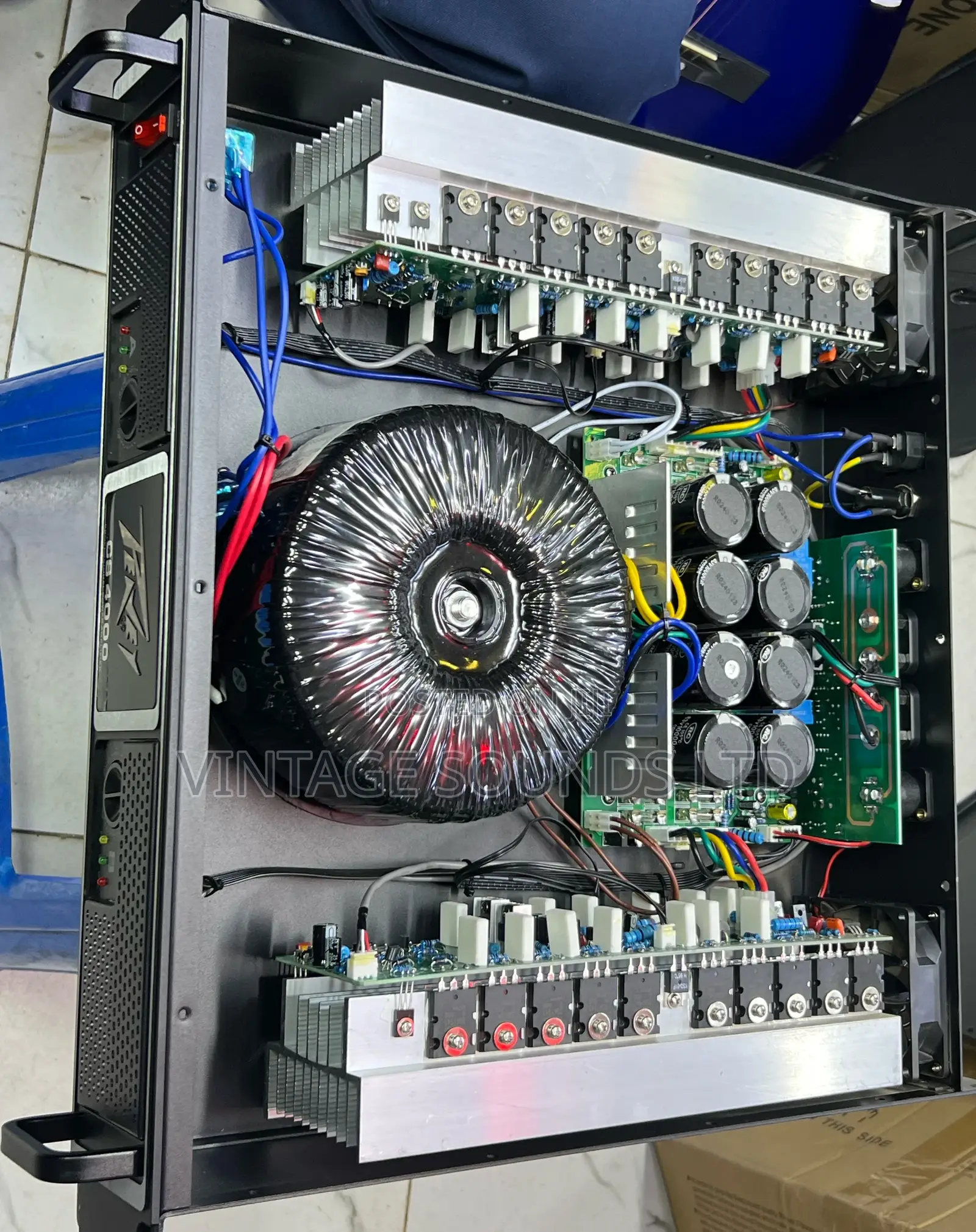Peavey Power Amplifier : 4000 Watts Stable at 2 Ohms
