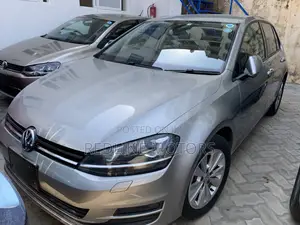 2017 Volkswagen Golf S TSI 4-Door - FWD, Stylish Silver Hatchback