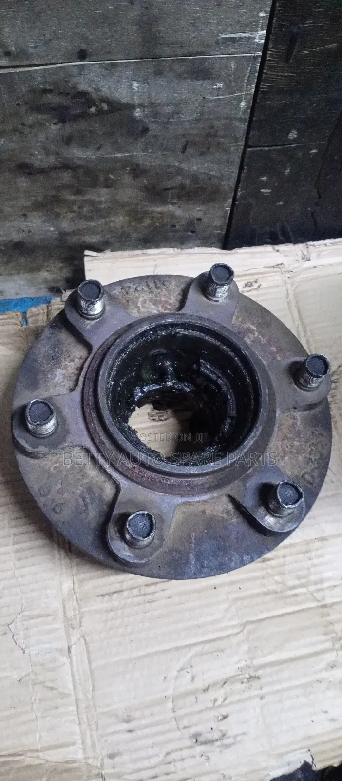 Mitsubishi NQR Rear Hub