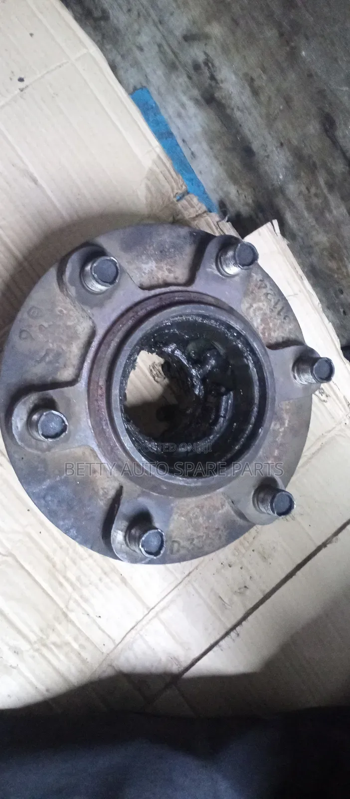 Mitsubishi NQR Rear Hub