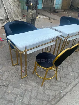 Manicure Table and Chairs