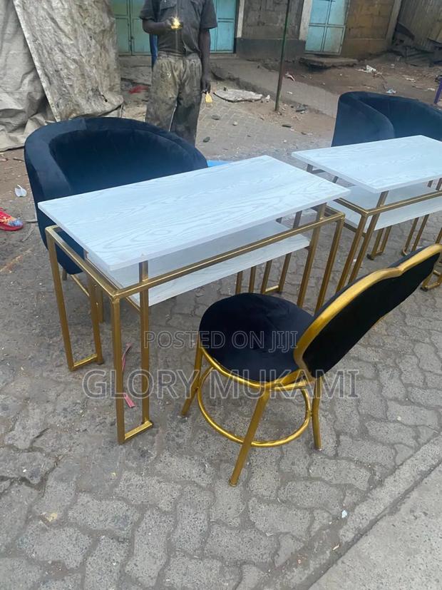 Manicure Table and Chairs