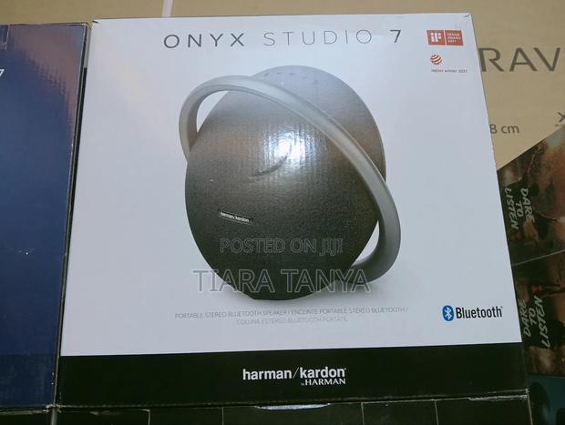 Harman Kardon Onyx Studio 7 Bluetooth Speaker – Black - main view
