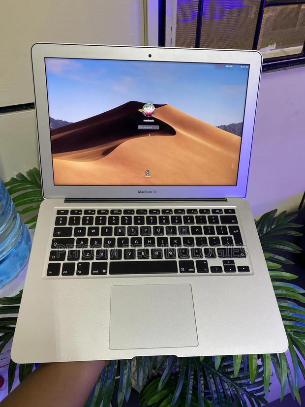 Laptop Apple MacBook 2017 8GB Intel Core I5 SSD 128GB - main view
