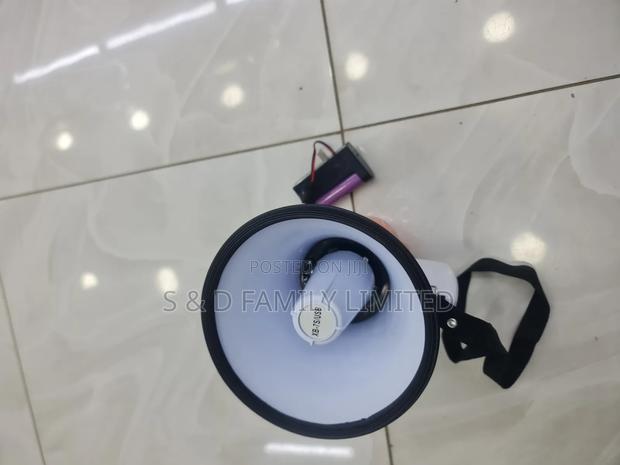 XB-7S USB Rechargeable Megaphone - thumbnail 2