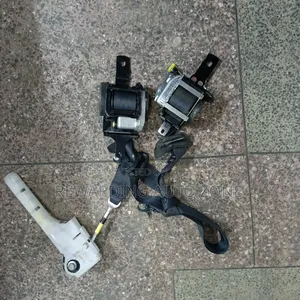 Nissan Serena Seatbelts.
