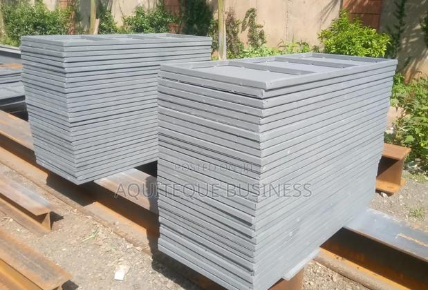 Metal Strappers. Measurements 4ftx2ft