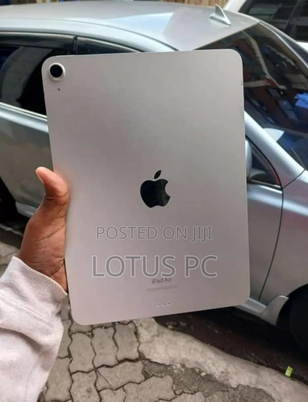 Apple iPad Air (2022) 64 GB Silver