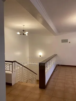 5bdrm Townhouse/Terrace in Thome for sale
