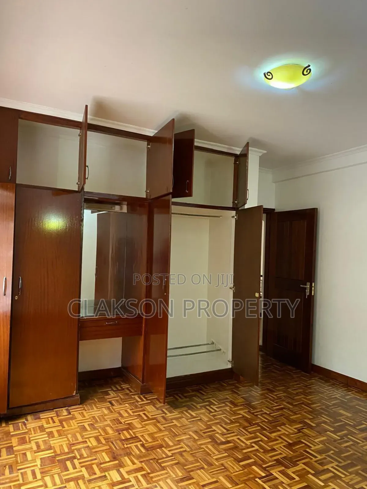 5bdrm Townhouse/Terrace in Thome for sale