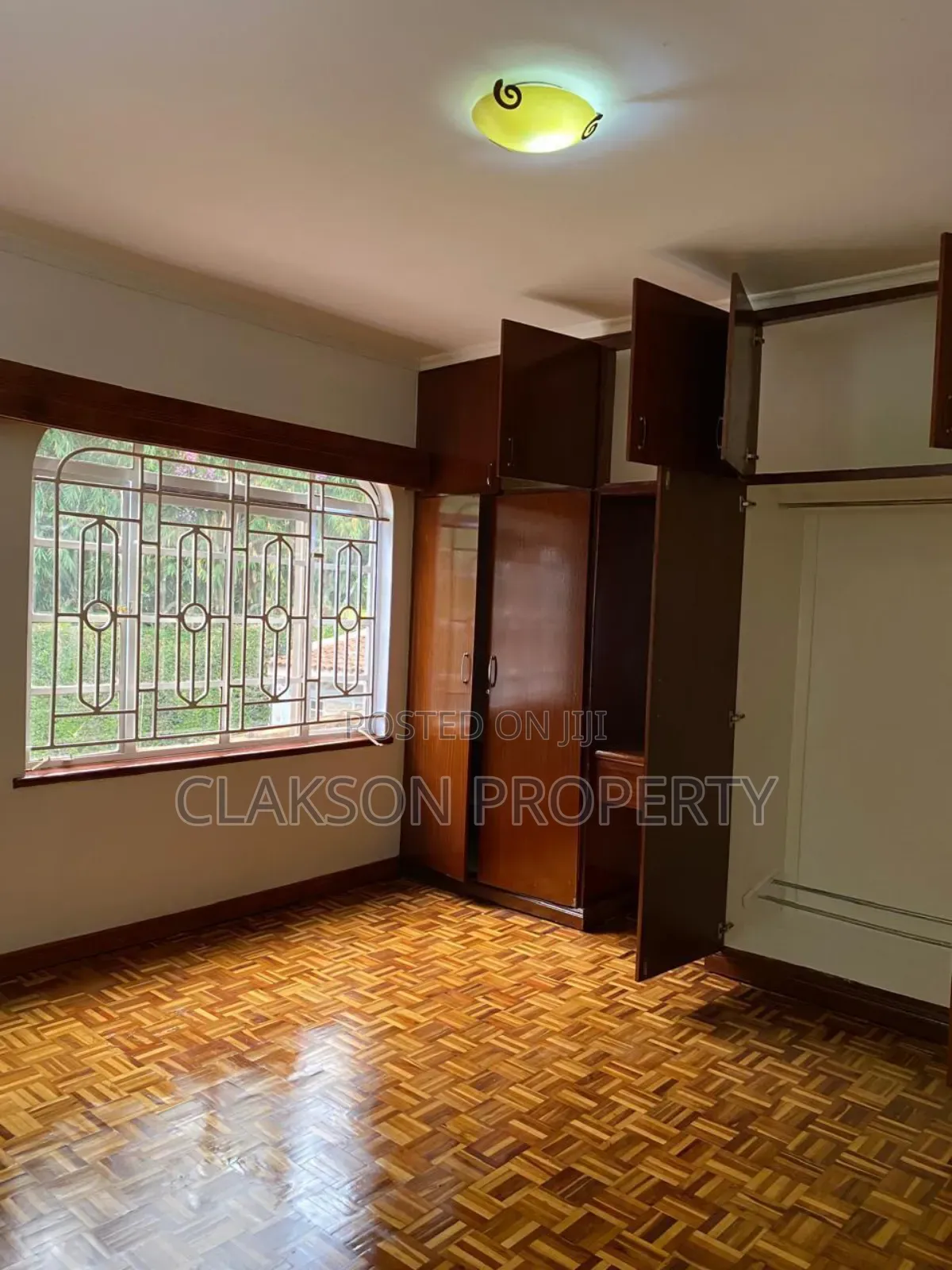 5bdrm Townhouse/Terrace in Thome for sale