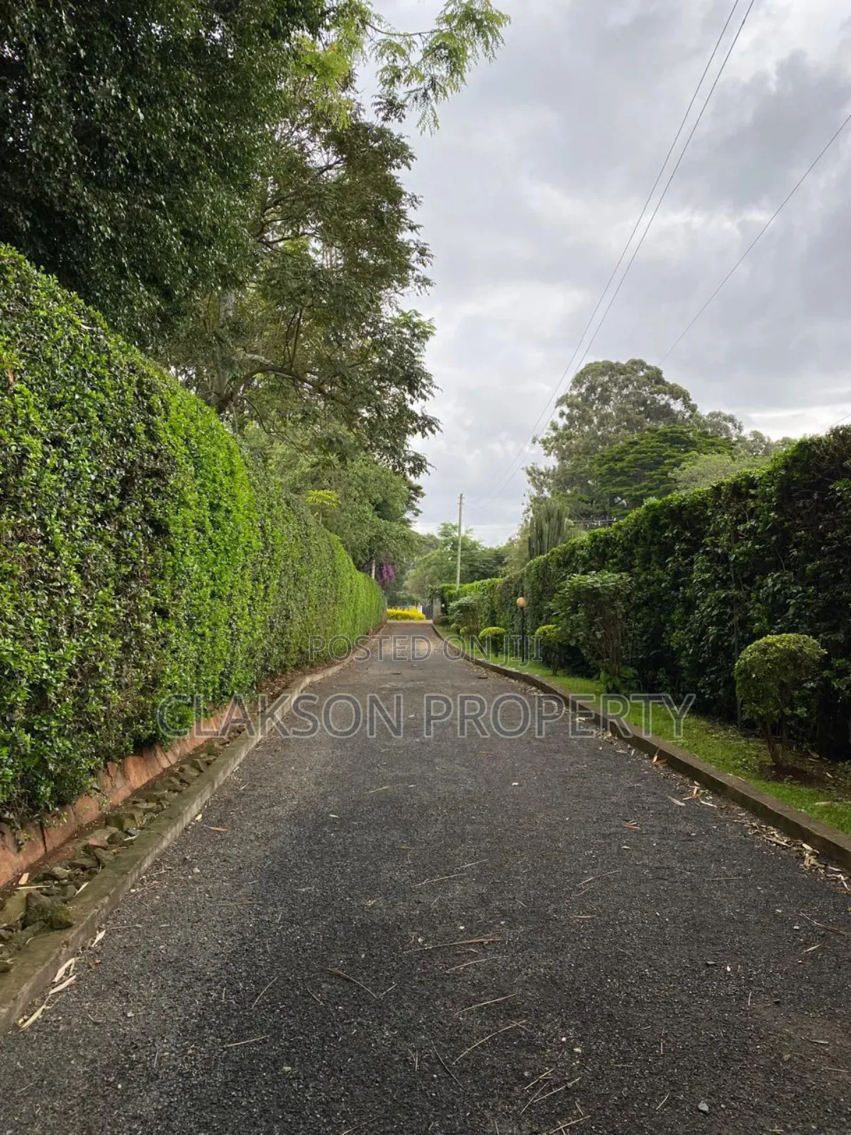 5bdrm Townhouse/Terrace in Thome for sale