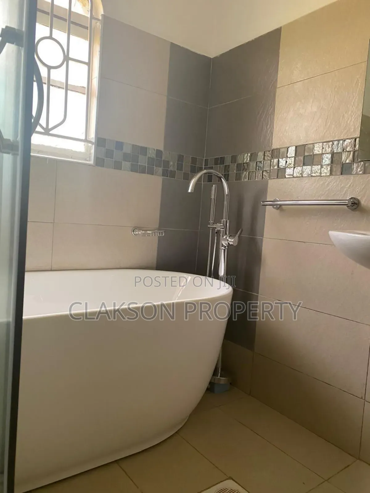 5bdrm Townhouse/Terrace in Thome for sale