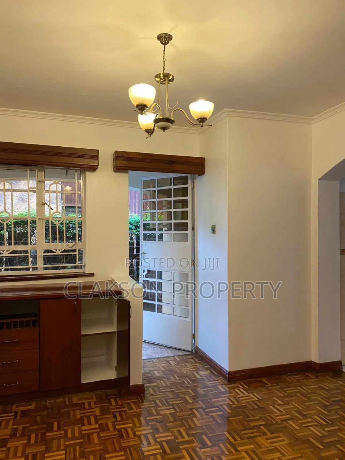 5bdrm Townhouse/Terrace in Thome for sale
