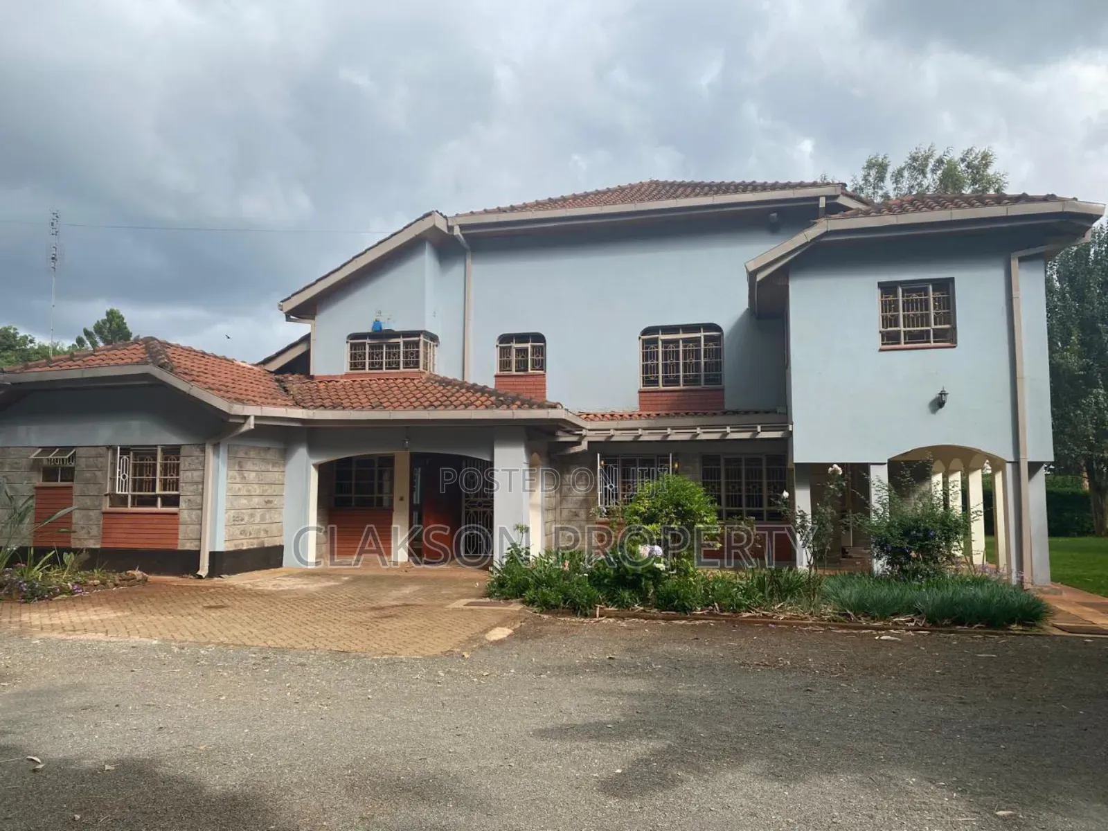 5bdrm Townhouse/Terrace in Thome for sale