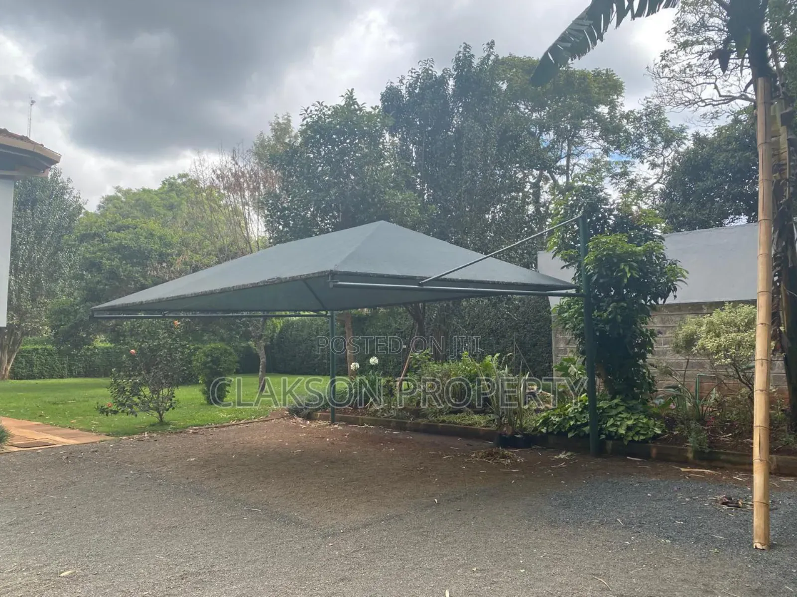5bdrm Townhouse/Terrace in Thome for sale