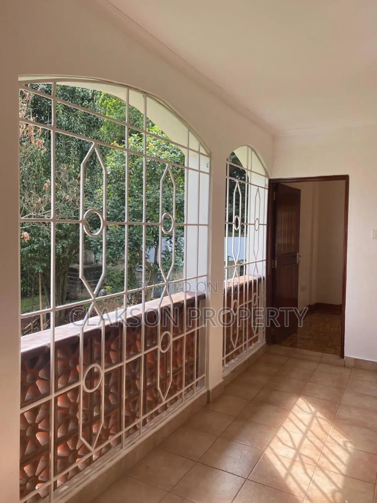5bdrm Townhouse/Terrace in Thome for sale