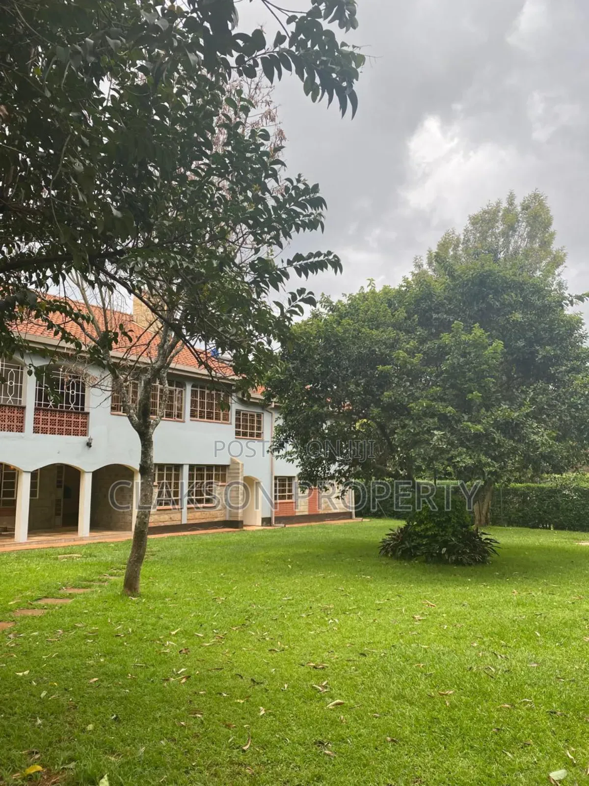 5bdrm Townhouse/Terrace in Thome for sale