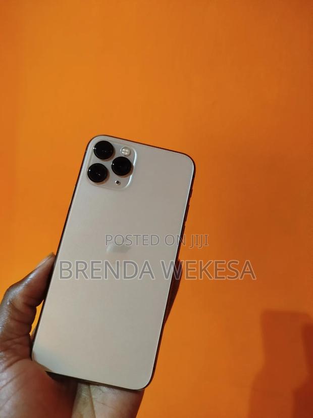 Apple iPhone 11 Pro 256 GB Gold - main view