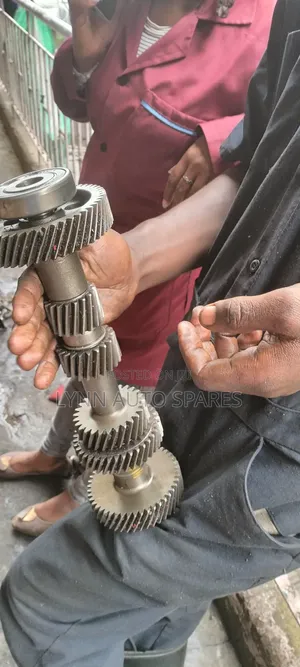 Isuzu DMAX Counter Gear
