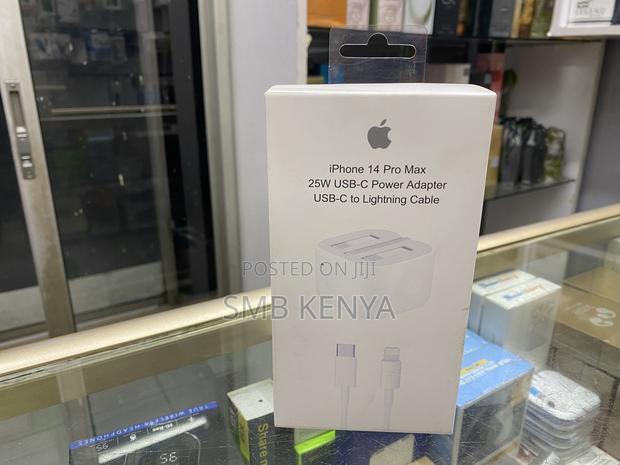 iPhone 12 Full Charger - main view